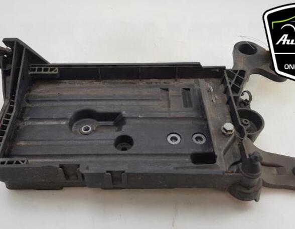 Battery holder AUDI Q2 (GAB, GAG), SEAT LEON (5F1), AUDI A3 (8V1, 8VK), AUDI A3 Limousine (8VS, 8VM)