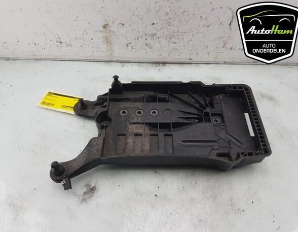 Batterijhouder SEAT IBIZA V (KJ1, KJG), VW POLO (AW1, BZ1), SEAT ARONA (KJ7, KJP), SKODA FABIA IV (PJ3)