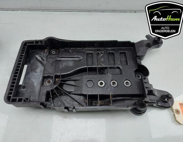 Batterijhouder SEAT IBIZA V (KJ1, KJG), VW POLO (AW1, BZ1), SEAT ARONA (KJ7, KJP), SKODA FABIA IV (PJ3)