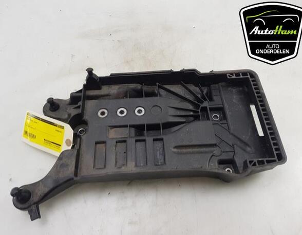 Batterijhouder SEAT IBIZA V (KJ1, KJG), VW POLO (AW1, BZ1), SEAT ARONA (KJ7, KJP), SKODA FABIA IV (PJ3)