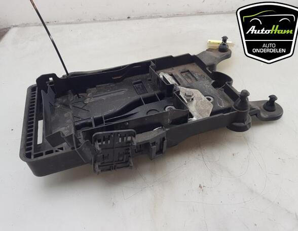 Batterijhouder VW POLO (6R1, 6C1), SKODA FABIA IV (PJ3), SEAT IBIZA V (KJ1, KJG), SKODA SCALA (NW1)