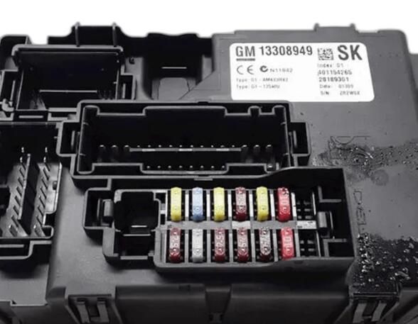 Fuse Box OPEL CORSA D (S07)