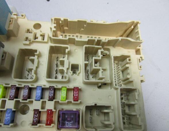 Fuse Box TOYOTA Corolla Verso (R1, ZER, ZZE12)