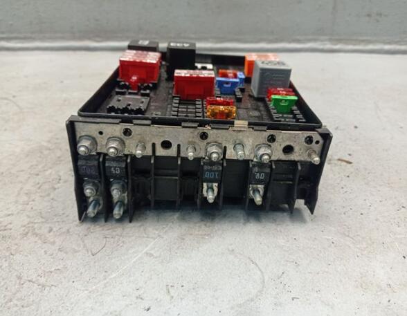 Fuse Box SKODA Octavia II (1Z3)