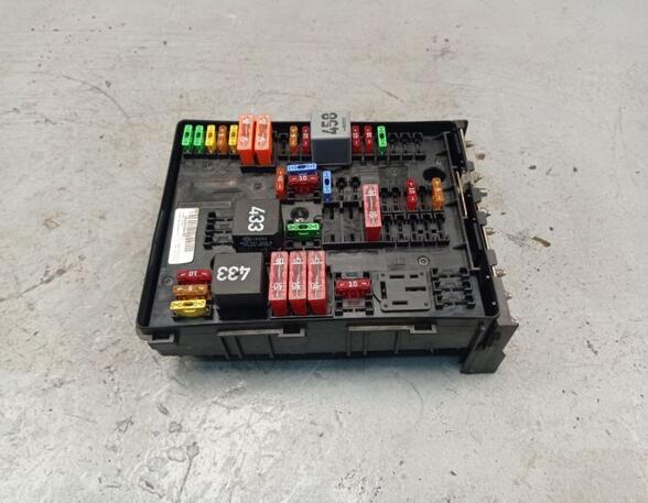 Fuse Box SKODA Octavia II (1Z3)