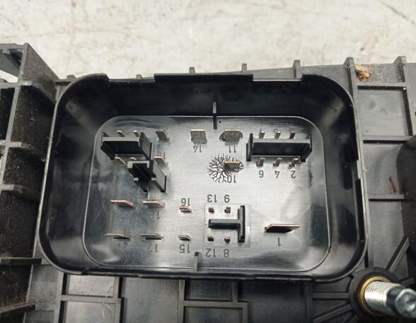 Fuse Box SKODA Octavia II (1Z3)