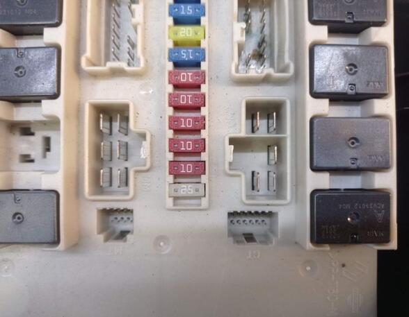 Fuse Box RENAULT CLIO III (BR0/1, CR0/1)