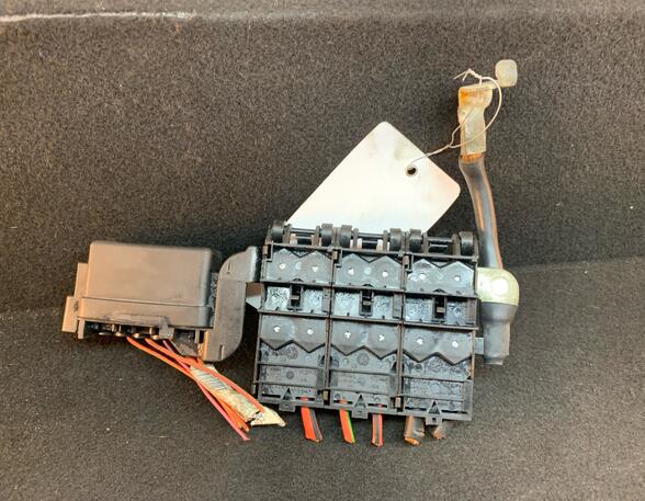 Fuse Box VW Polo (9N)