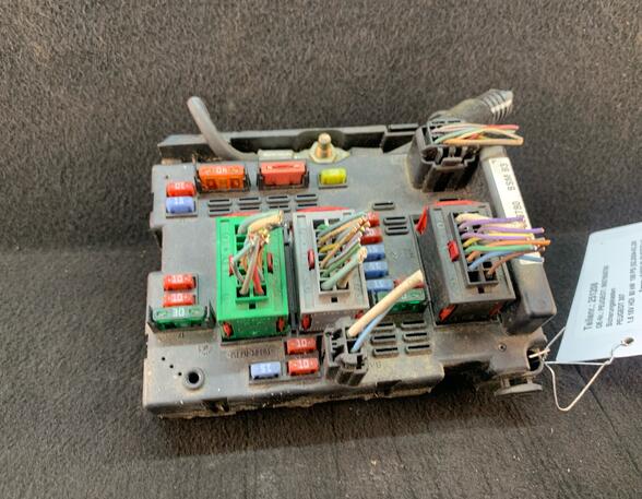 Fuse Box PEUGEOT 307 (3A/C), PEUGEOT 307 Break (3E)