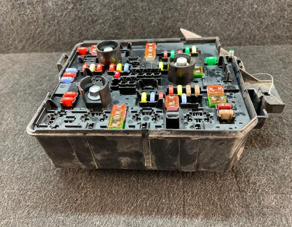 Fuse Box OPEL CORSA E (X15)