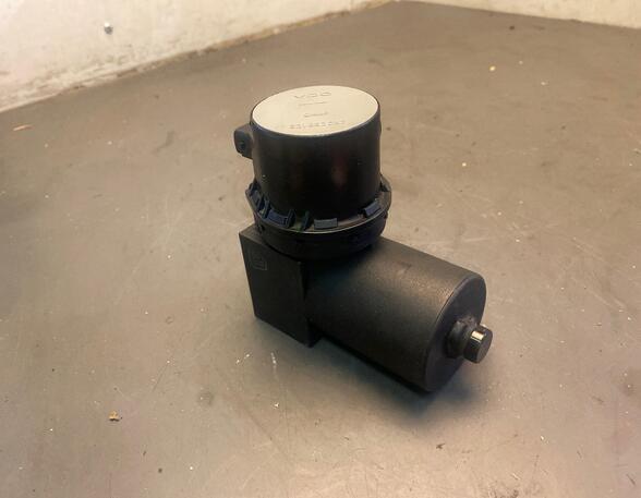 Central Locking Pump VW PASSAT (32B)