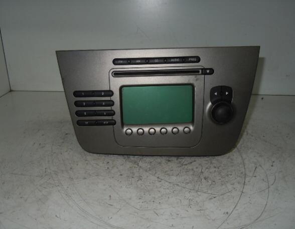 RADIO / CD PLAYER (Armaturenbrett / Mittelkonsole) Seat Toledo Diesel (5P2) 1896 ccm 77 KW 2005>2006