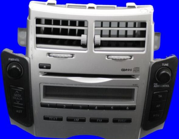 Radio  CD (Armaturenbrett / Mittelkonsole) Toyota Yaris Benzin (XP9) 998 ccm 51 KW 2005>2009
