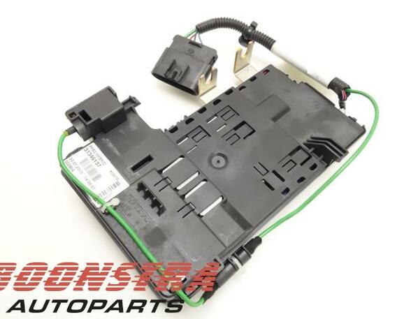 Fuse Box VOLVO V60 I (155, 157)