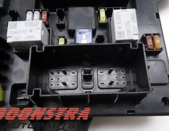 Fuse Box OPEL Zafira Tourer C (P12)