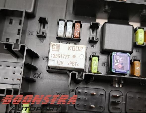 Fuse Box OPEL Zafira Tourer C (P12)