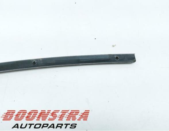 Trim Strip Bumper PORSCHE 928 (--)