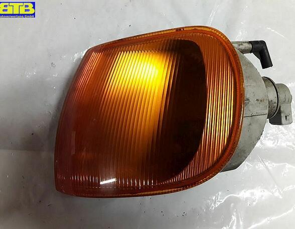 Blinker links vorn orange mit Lampenträger VW POLO (6N1) 45 1.0 33 KW