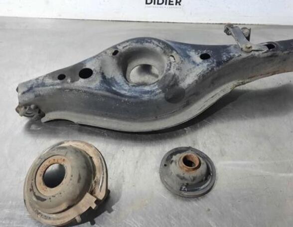 Querlenker links hinten von einem Mazda 3.