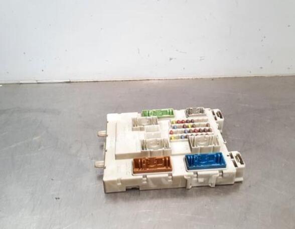 Fuse Box VOLVO V40 Hatchback (525, 526), VOLVO V40 Cross Country (526)