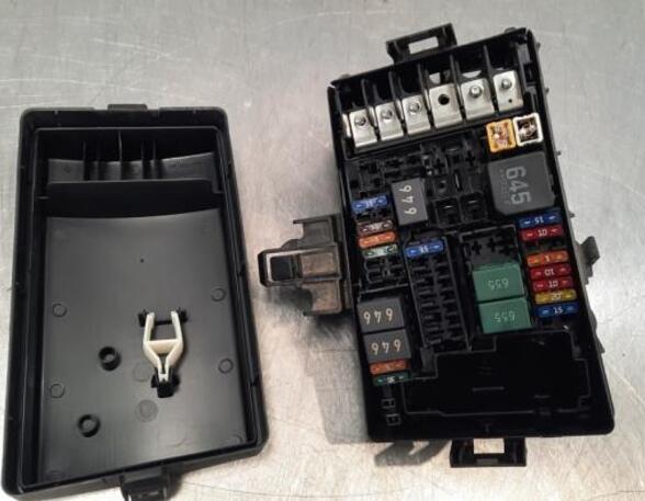 Fuse Box VW T-ROC (A11, D11), SEAT ATECA (KH7, KHP), AUDI A3 Limousine (8VS, 8VM)