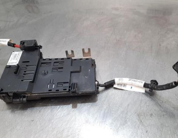 Fuse Box VOLVO S80 II (124), VOLVO S60 II Cross Country (134), VOLVO V50 (545)