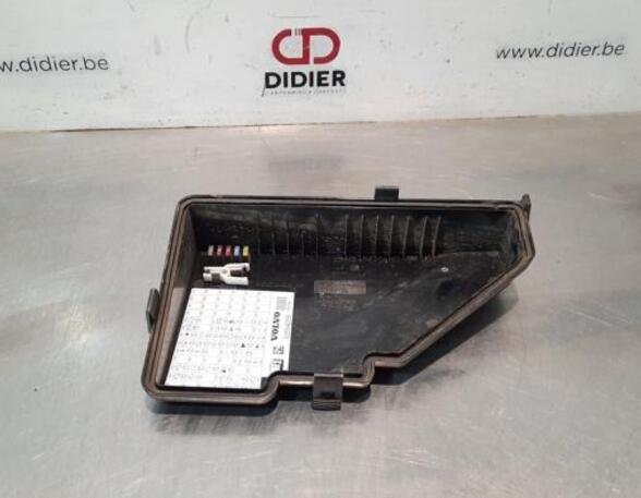 Fuse Box VOLVO V60 II (225), VOLVO V60 II Cross Country (227)