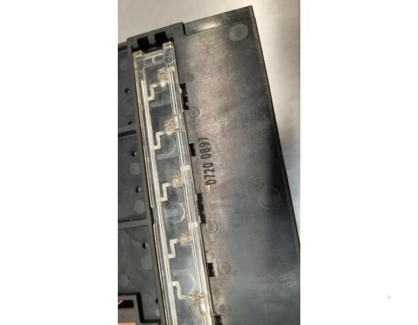 Fuse Box RENAULT CLIO V (B7_)