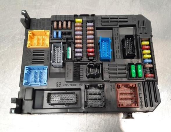 Fuse Box CITROËN C4 III (BA_, BB_, BC_)