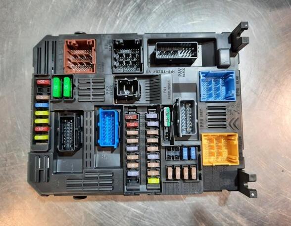 Fuse Box PEUGEOT 308 II (LB_, LP_, LW_, LH_, L3_)