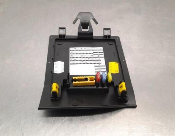 Fuse Box RENAULT CAPTUR II (HF_)