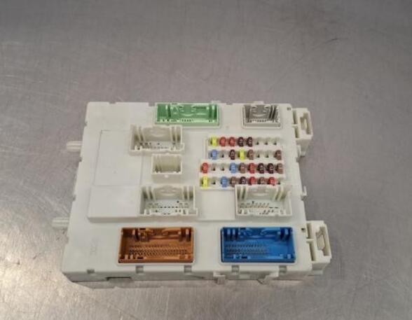 Fuse Box VOLVO V40 Hatchback (525, 526), VOLVO V40 Cross Country (526)