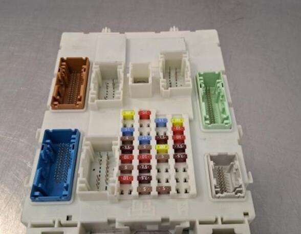 Fuse Box VOLVO V40 Hatchback (525, 526), VOLVO V40 Cross Country (526)