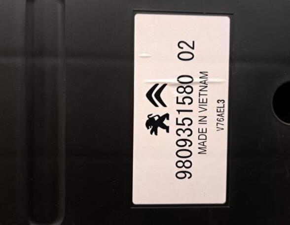 Subwoofer von einem Peugeot 5008