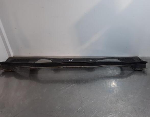 Water Deflector VOLVO V40 Hatchback (525, 526), VOLVO V40 Cross Country (526)