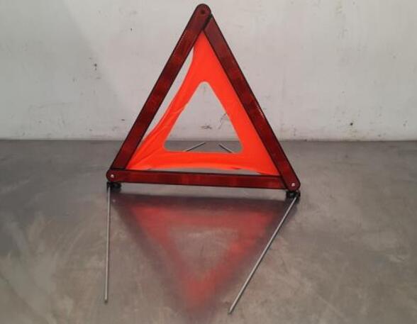 Warning Triangle HYUNDAI i30 (PDE, PD, PDEN), HYUNDAI i30 FASTBACK (PDE, PDEN), HYUNDAI i30 Estate (PDE)