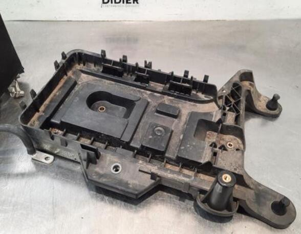 Batterieträger von einem Volkswagen Caddy