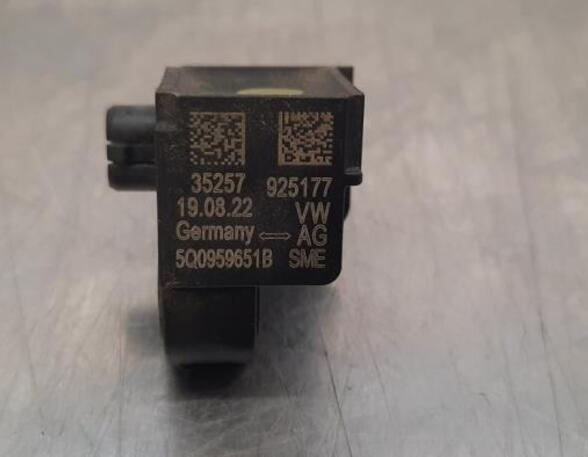 Sensor-airbag AUDI A3 Sportback (8VA, 8VF), VW TOURAN (5T1)