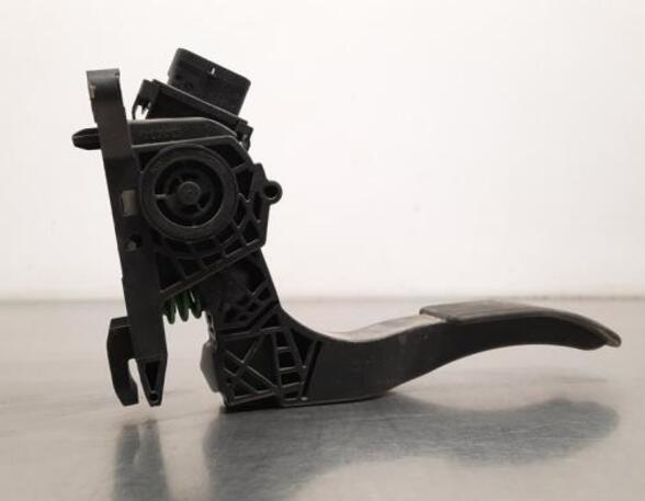 Accelerator pedal MERCEDES-BENZ SPRINTER 4-t Van (B907, B910)