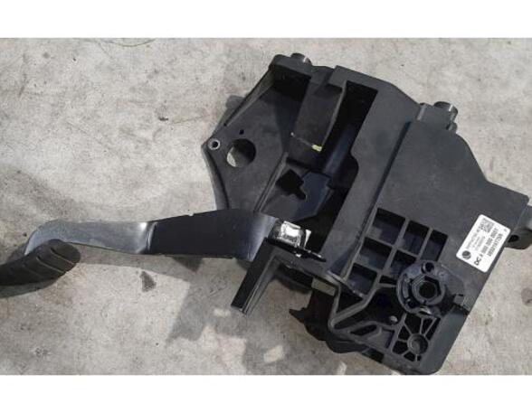 Accelerator pedal RENAULT TWINGO III (BCM_, BCA_)