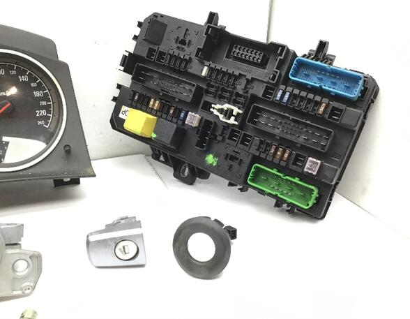 Control unit for engine OPEL ASTRA H Estate (A04)