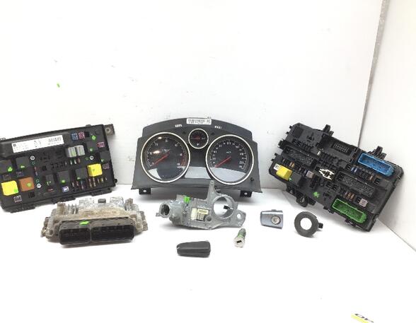 Control unit for engine OPEL ASTRA H Estate (A04)