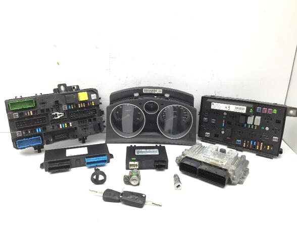 Control unit for engine OPEL ASTRA H TwinTop (A04)