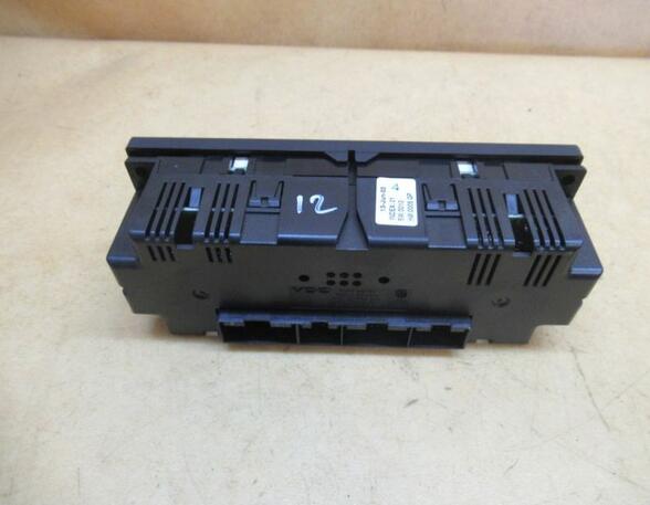 Air Conditioning Control Unit VW Passat Variant (3B6)