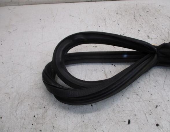 Boot / Trunk Lid Seal VOLVO XC90 I (275)