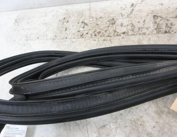 Rubber laadklep achteraan OPEL CORSA E (X15)