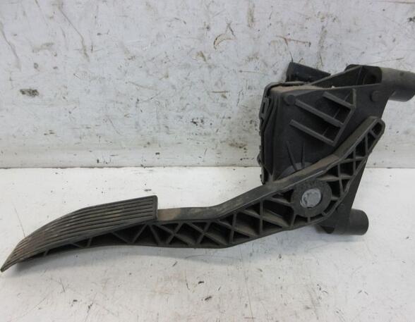 Accelerator pedal OPEL Astra H Caravan (L35)