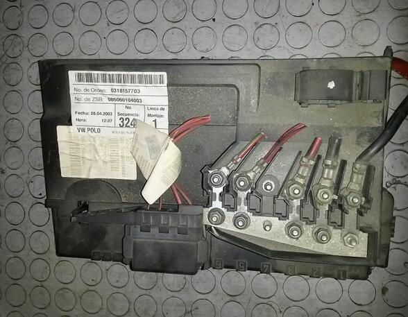 Sicherungskasten Sicherungskasten bei Batterie VW POLO (9N_) 1.4 16V 55 KW