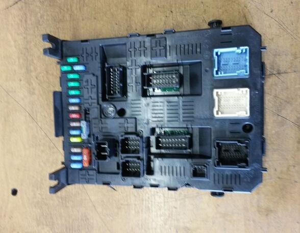 Fuse Box PEUGEOT 308 I (4A, 4C)