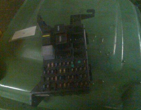 Fuse Box FORD MONDEO III (B5Y)